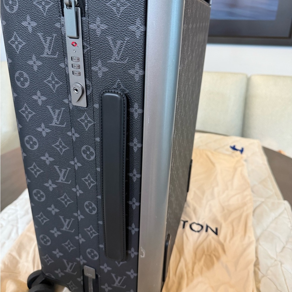 Louis Vuitton Gray Monogram Travel Bag - Picture 4 of 11